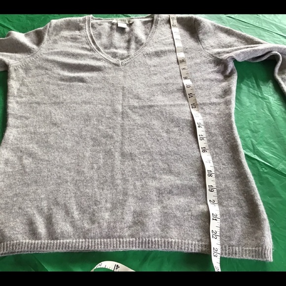 Tweeds Womens Cashmere Gray Medium V-Neck Sweater - Picture 11 of 12